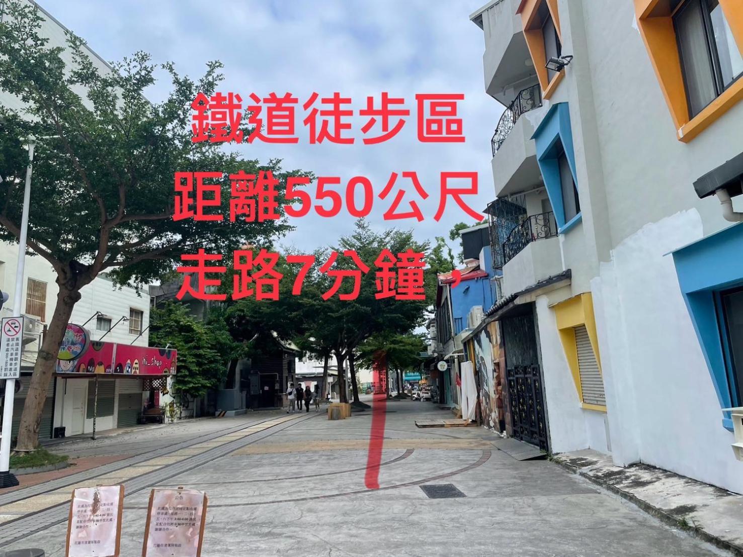 愛旅行民宿&近東大門夜市 Хуалянь Экстерьер фото