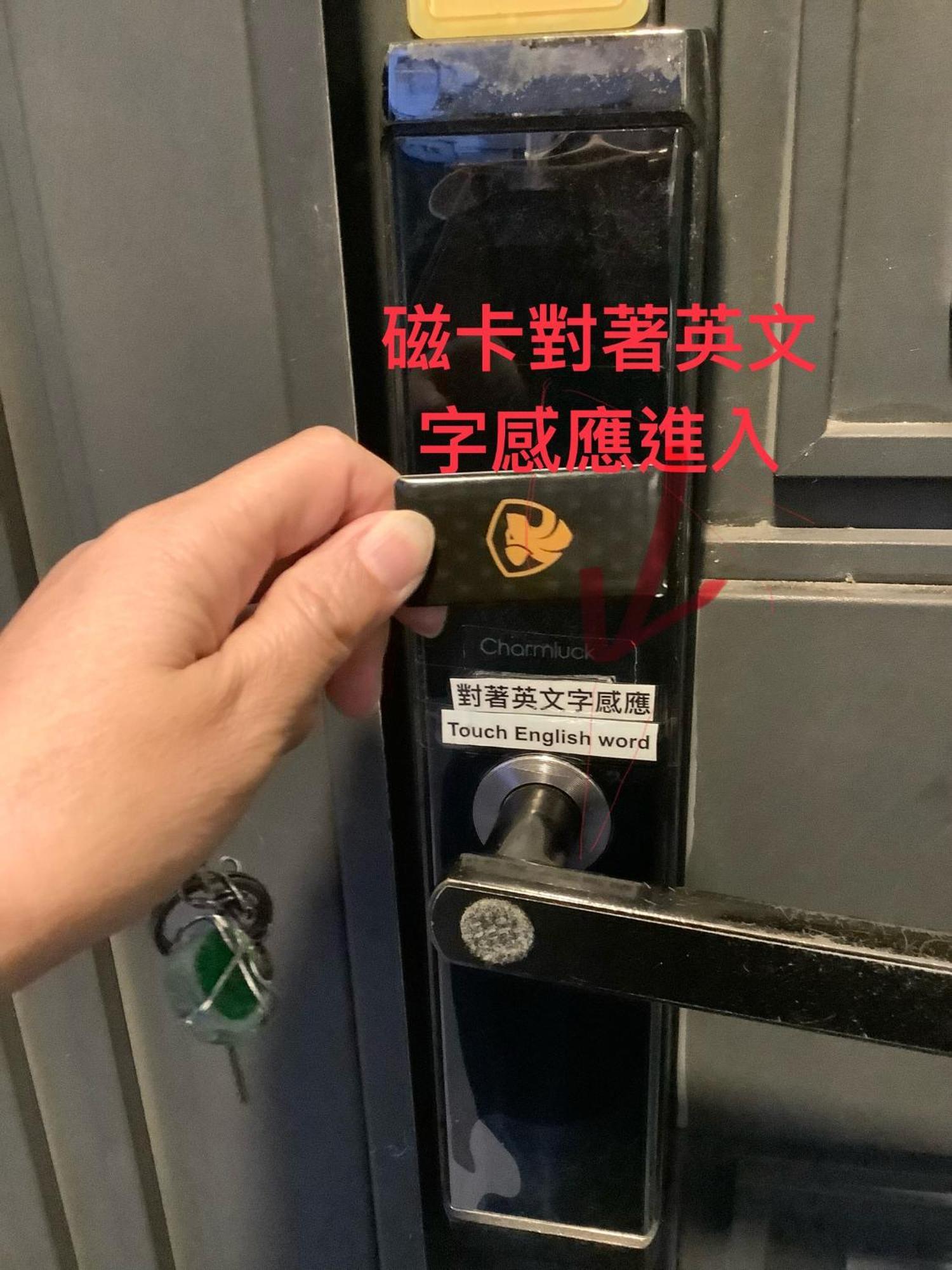 愛旅行民宿&近東大門夜市 Хуалянь Экстерьер фото